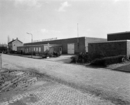 851304 Gezicht op het bedrijfspand van Fenstra's Meubelfabriek aan de Middenweg (16?) te IJsselstein.